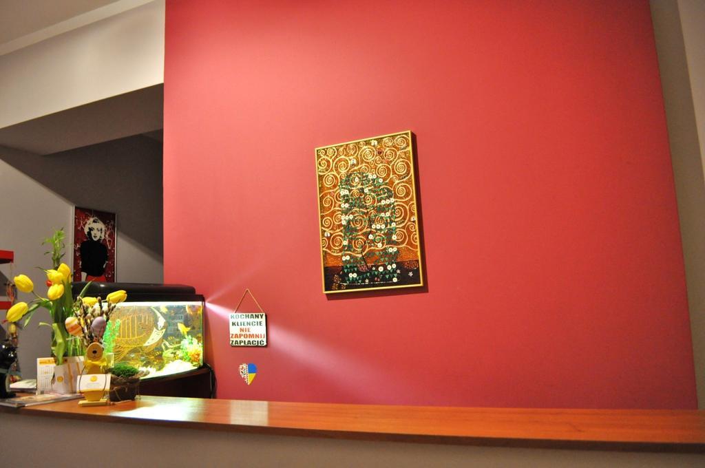 Happy House Hostel Poznan Exterior photo